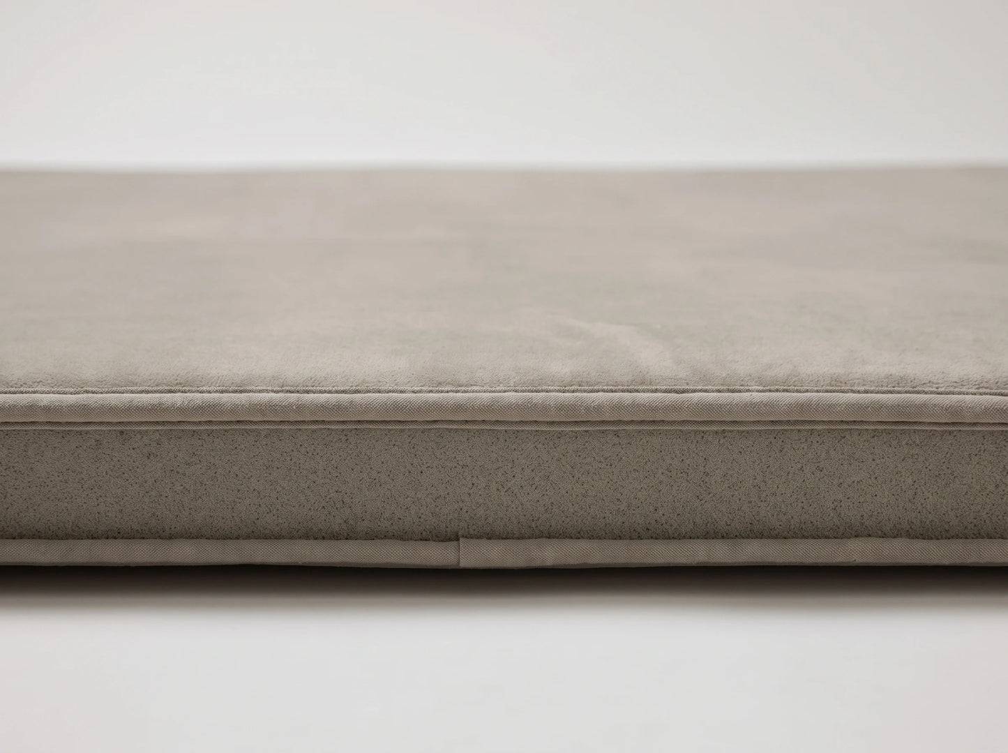 Cushvia — 30 mm slow-rebound foam core, one piece, coral velvet wipe-clean surface