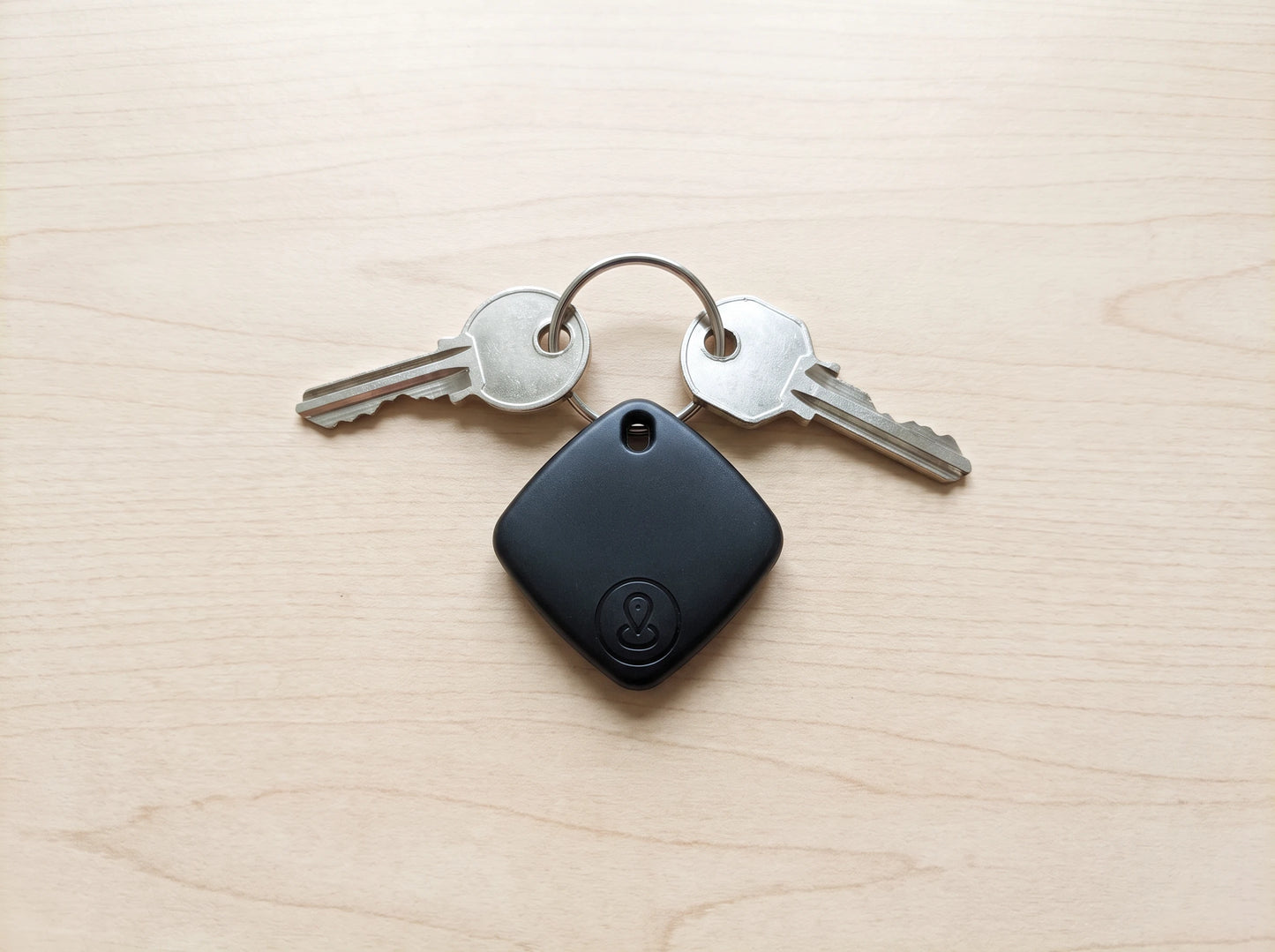 iTagPro on a keyring with house keys
