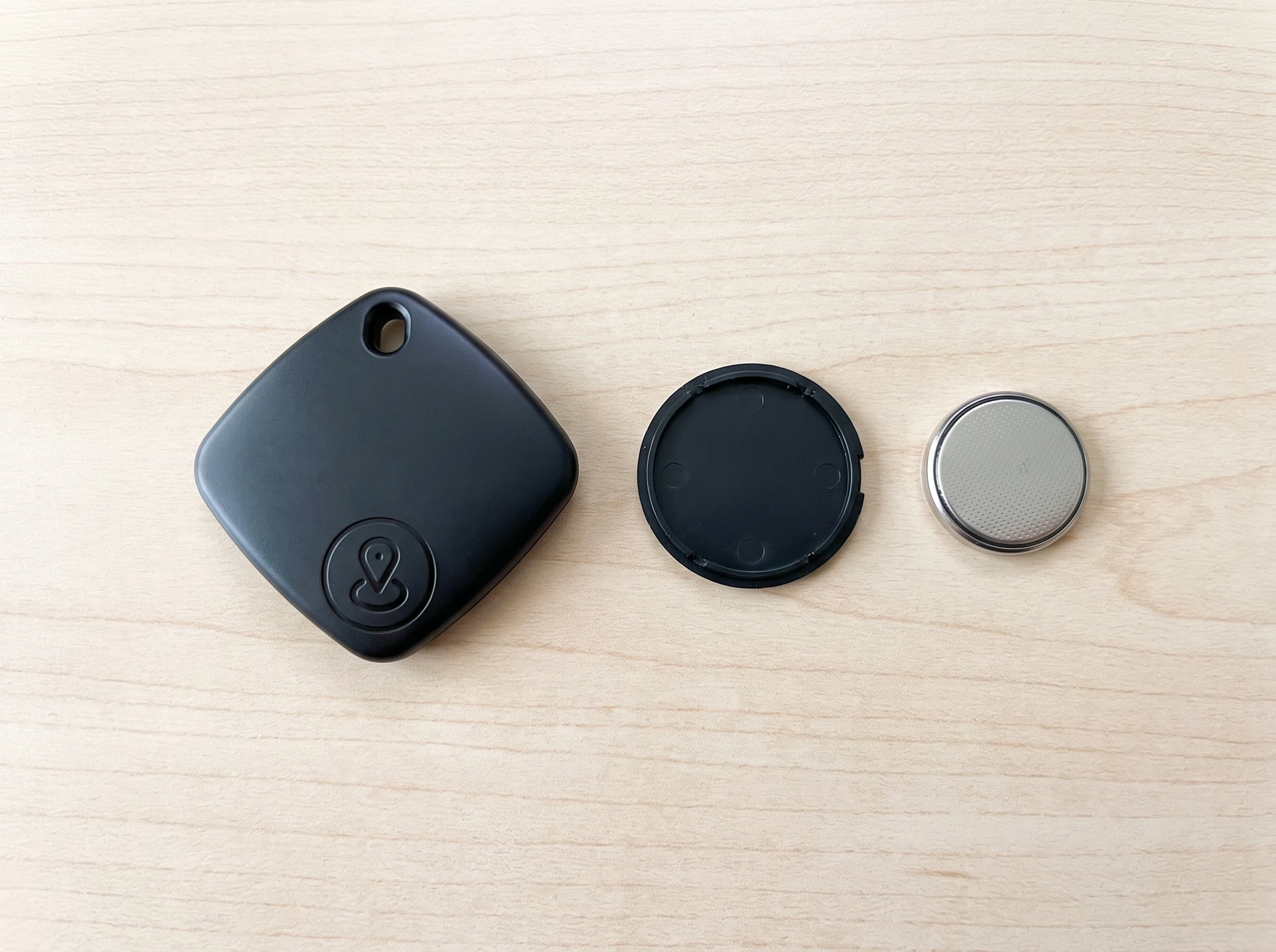 iTagPro with its back cover and coin cell